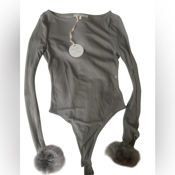 More to Come Grey Sparkle Mesh Feather Cuff Bodysuit - NWT - Size small - Picture 4 of 5